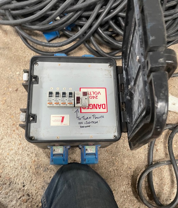 Secondhand 32amp Cables And Distribution Box