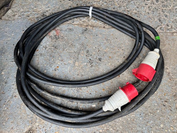 Secondhand 10x 32 Amp Metre Cable