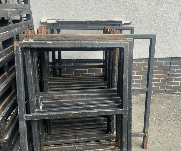 60x Steel Stage Decks 60x Steel Stage Decks