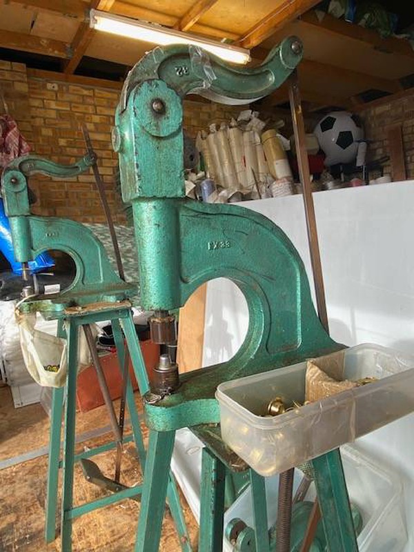 Eyeleting machine for sale