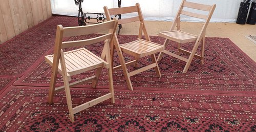 110x Wooden Folding Chairs For Sale