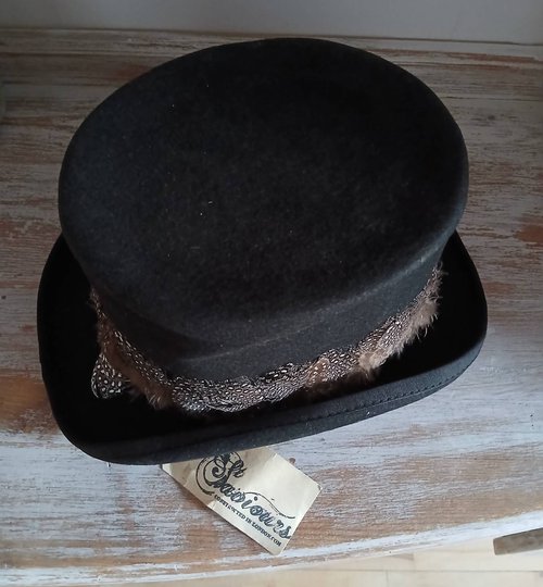 Vintage looking top hat