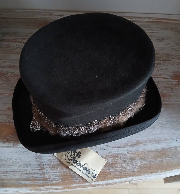 Vintage looking top hat