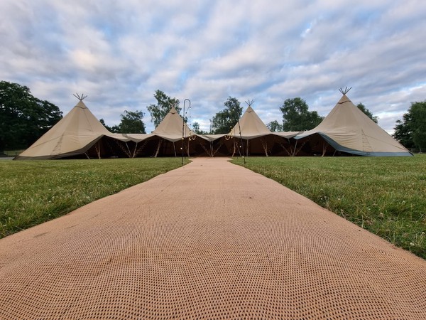 4 Giant Tipis for Hire 4 Giant Tipis for Hire