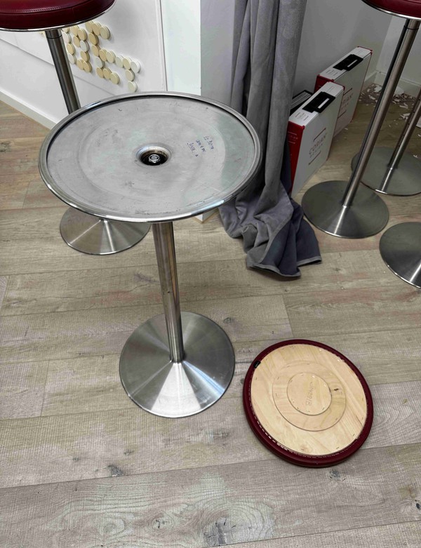 Secondhand 23x Bar Stools Secondhand 23x Bar Stools