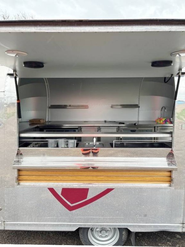 Bar trailer hatch