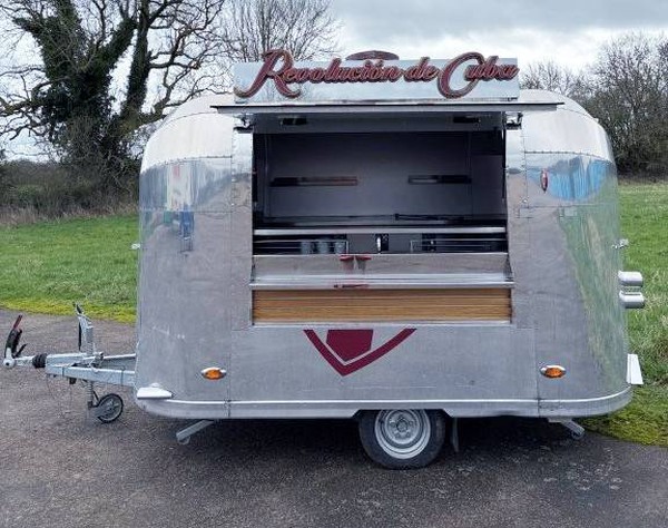 Revolution De Cuba bar trailer