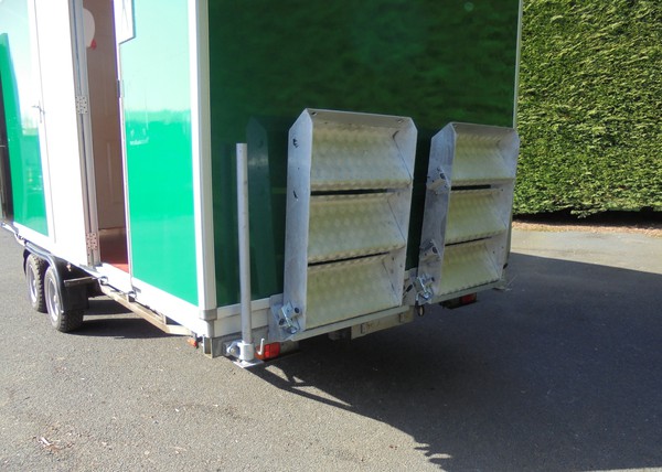 Secondhand 5+2 Toilet Trailer For Sale