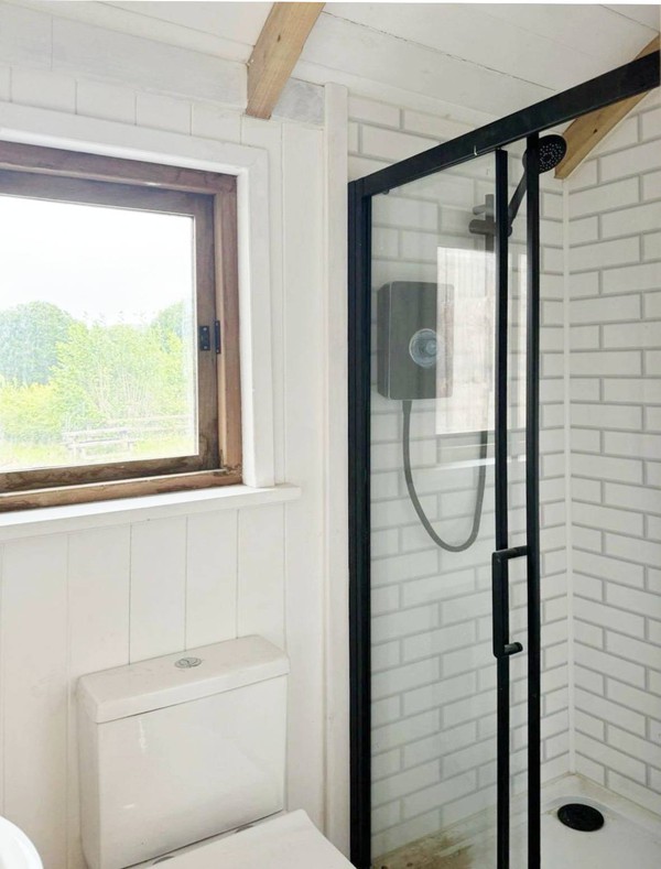 Shepherd's hut bathroom / shower