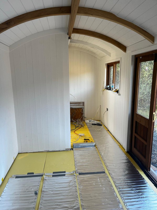 Shepherd's hut with under floor heating