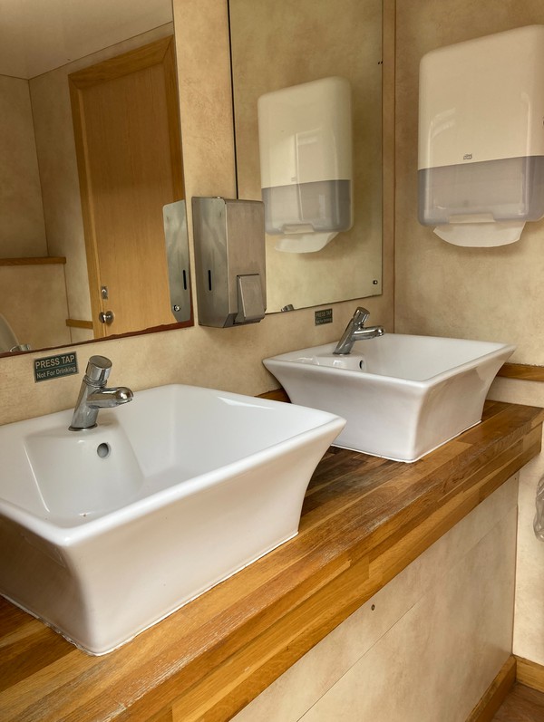 Used Luxury 2+1 Toilet Trailer