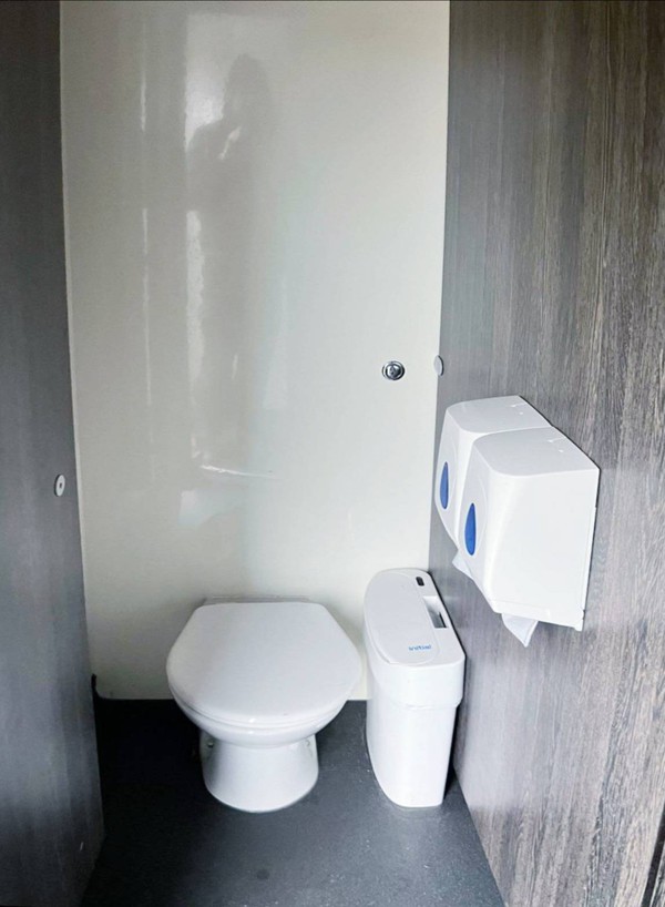 Trailer 3+1 Toilet cubicle