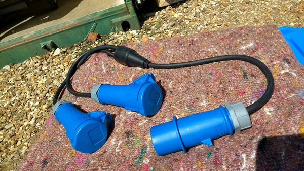 16amp Ceeform splitter