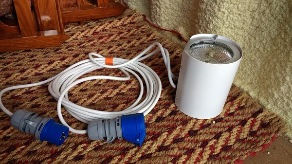 Marquee uplighter with 16amp in and out