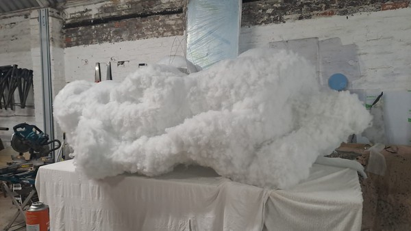 Illuminated prop cloud