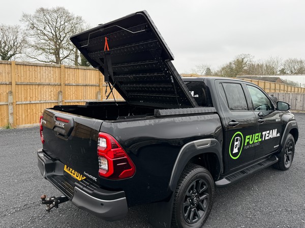 Toyota Hilux Invincible X