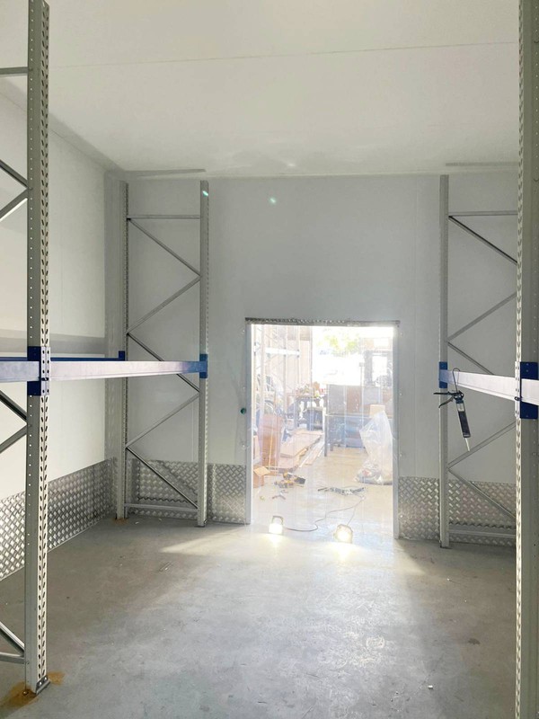 Very tall walk in fridge / cold room