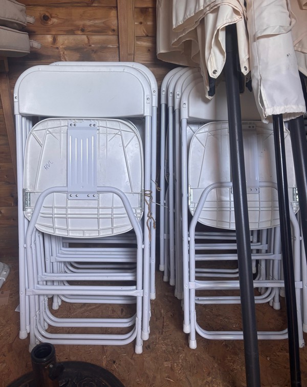 150x White Folding Chairs