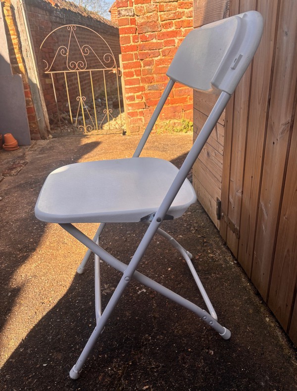 Secondhand 150x White Folding Chairs