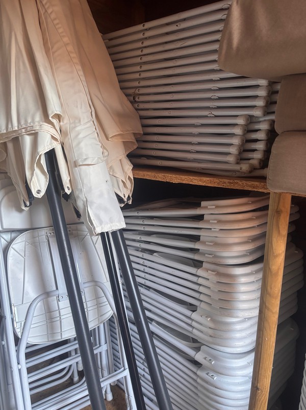 Used 150x White Folding Chairs