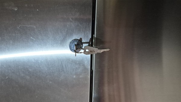 Fridge door catch