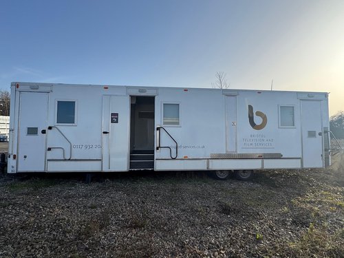 Used white 3 cubicle trailer with toilets