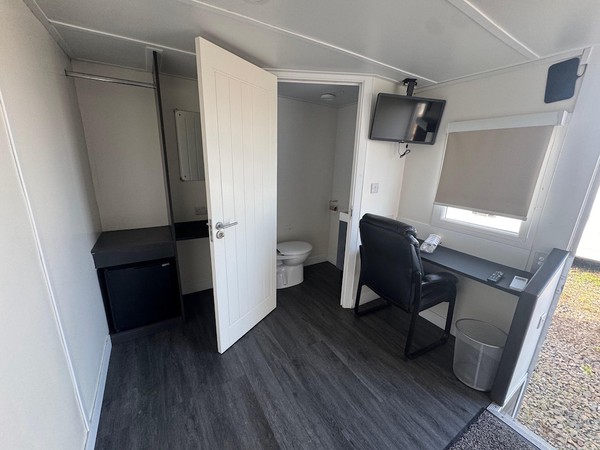3 cubicle film trailer with toilets