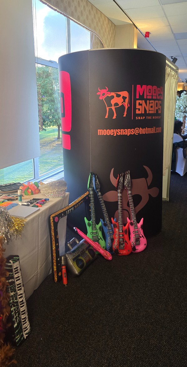 Secondhand Photobooth And Props Secondhand Photobooth And Props