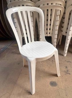 100x White Plastic Bistro Chairs For Sale
