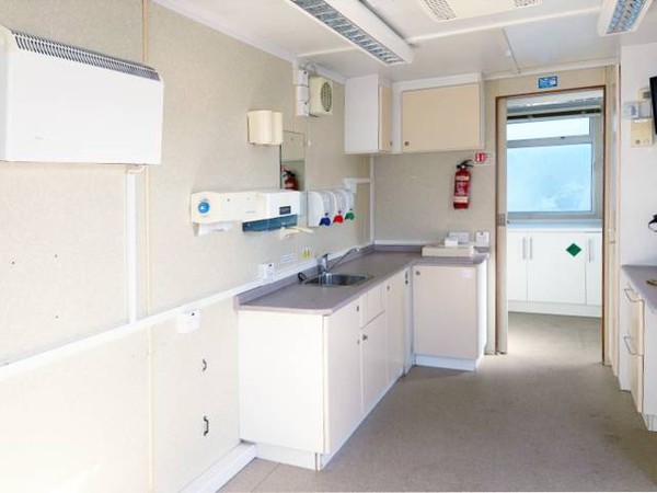 Box trailer with kitchen base units