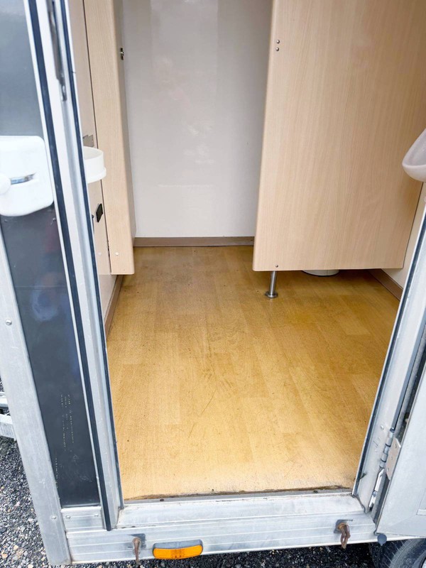 Mobile toilet trailer