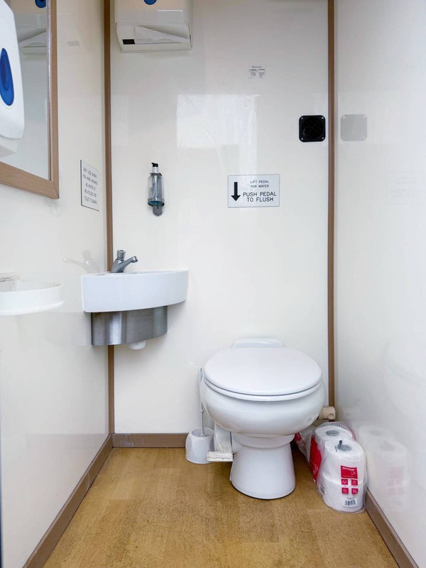 Second hand 2+1 toilet trailer