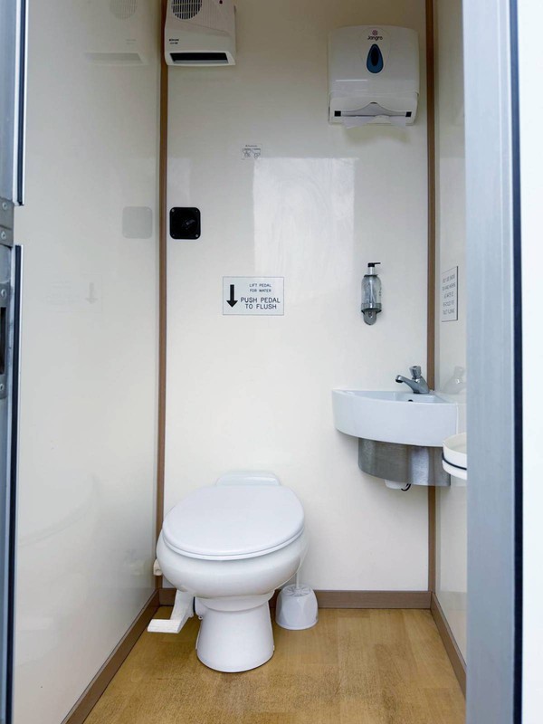 Used 2+1 toilet trailer for sale