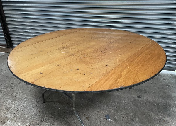 24x 5ft Round Tables For Sale