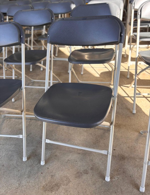 81x Plastic Folding Chairs For Sale