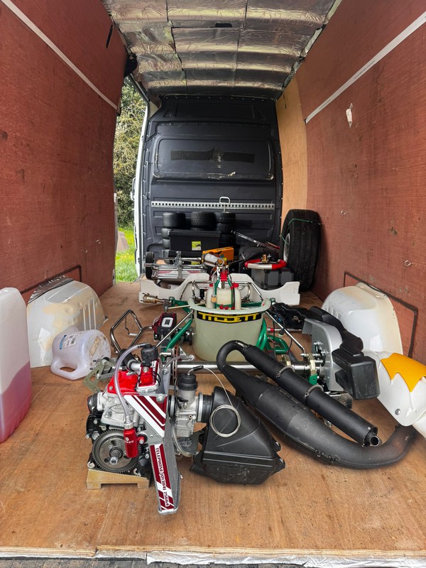 Mercedes kart race van