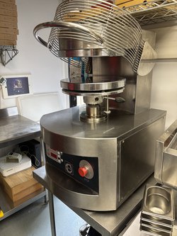 Cuppone Pizza Dough Press