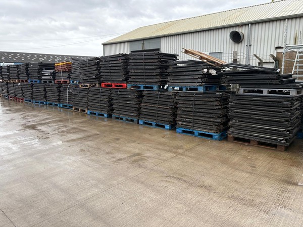 Palettes of 10 pit barriers Palettes of 10 pit barriers