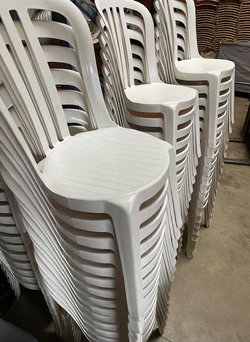 60x White Plastic Patio Chairs For Sale