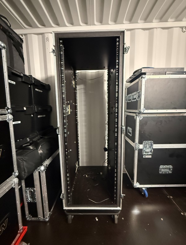 Secondhand 30U Foam Shockmount Case For Sale