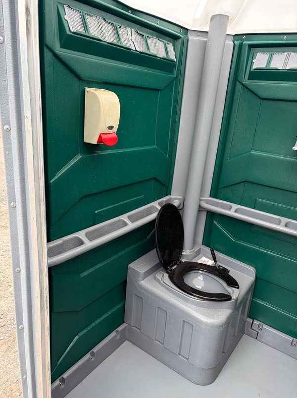 Used 7x PolyJohn Disabled Toilets