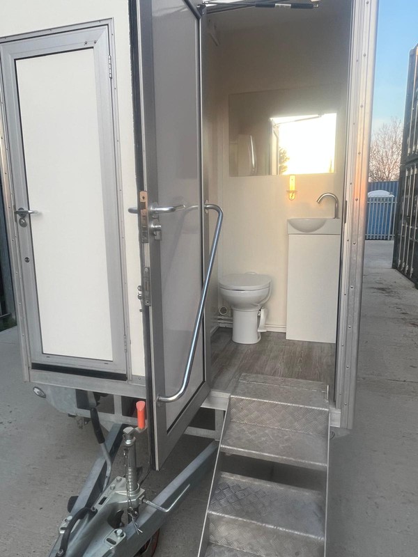 Secondhand toilet trailer