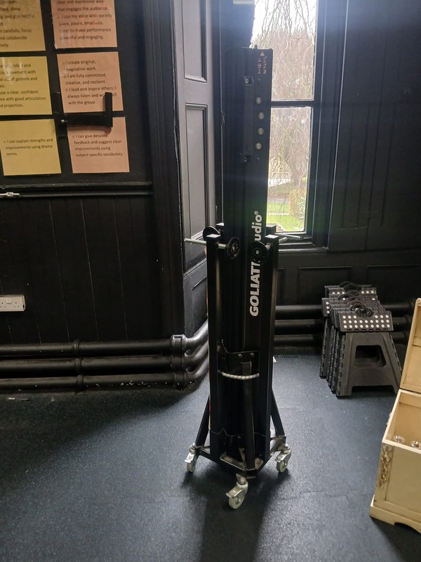 Lighting stands with winch