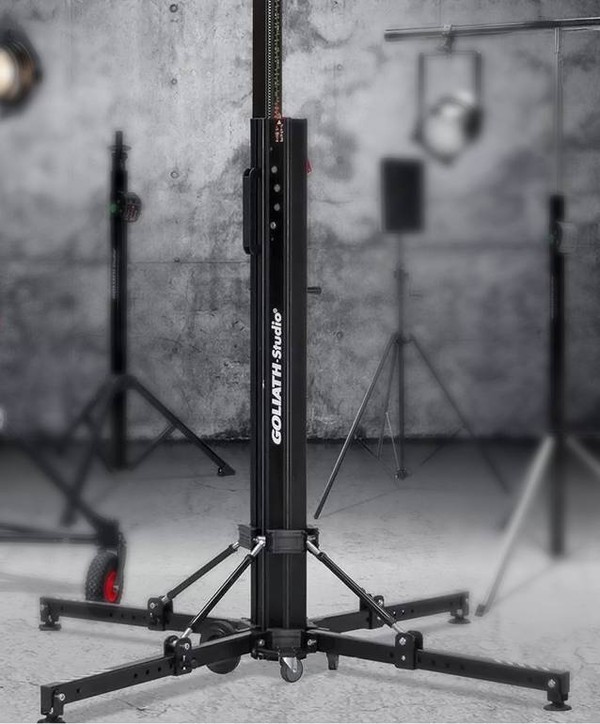 Goliath Studio wind-up light stand