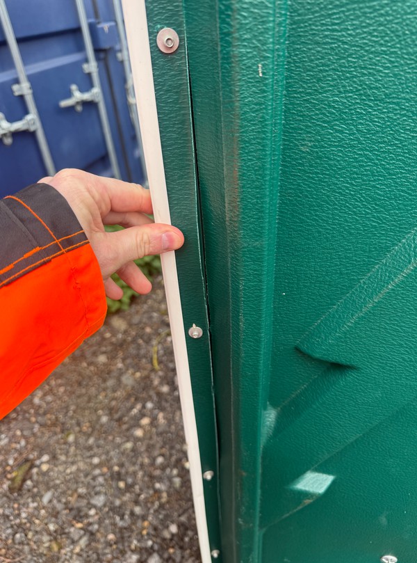 Secondhand 2x Walk-Through Urinal Pods