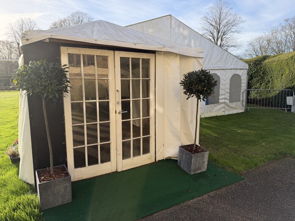 3m x 3m porch with 2x Double doors