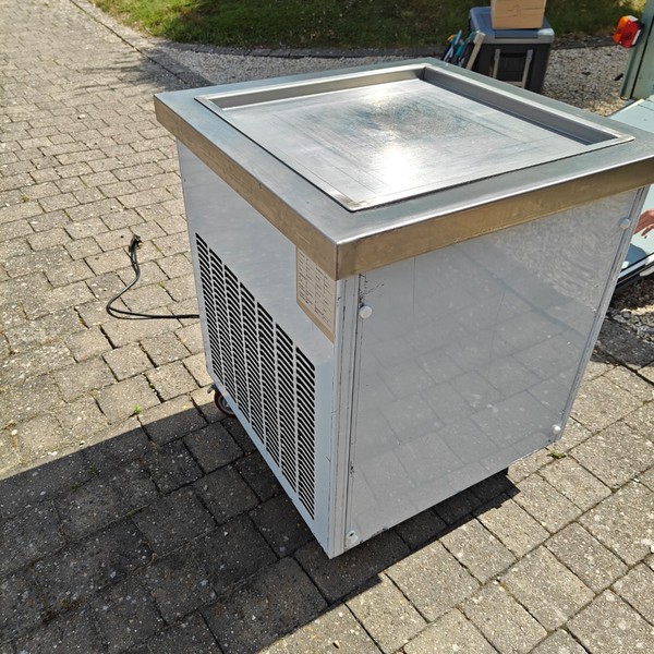 Rolled Ice Cream Machine