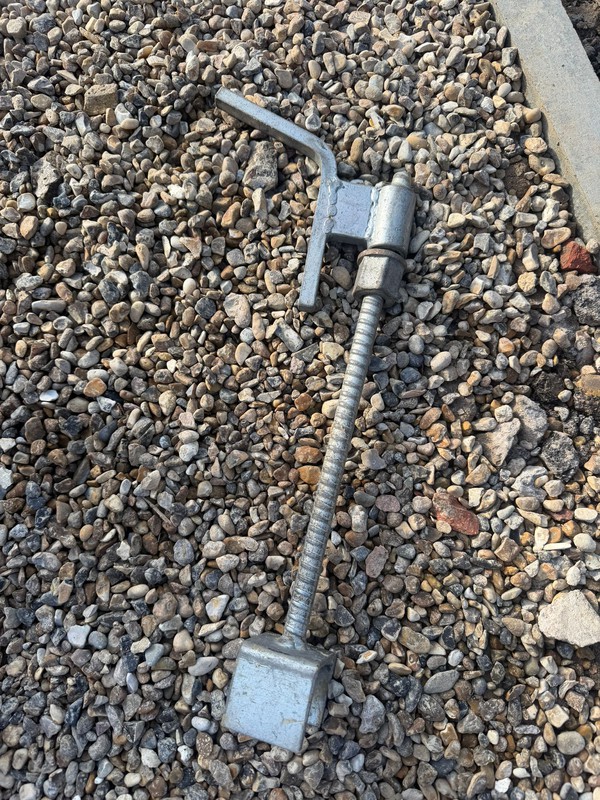 Bar marquee roof tensioner