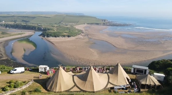 Giant Hat Tipi Set Up