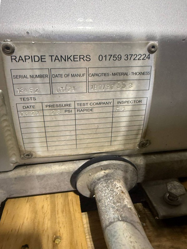 Stainless steel vacuum tank